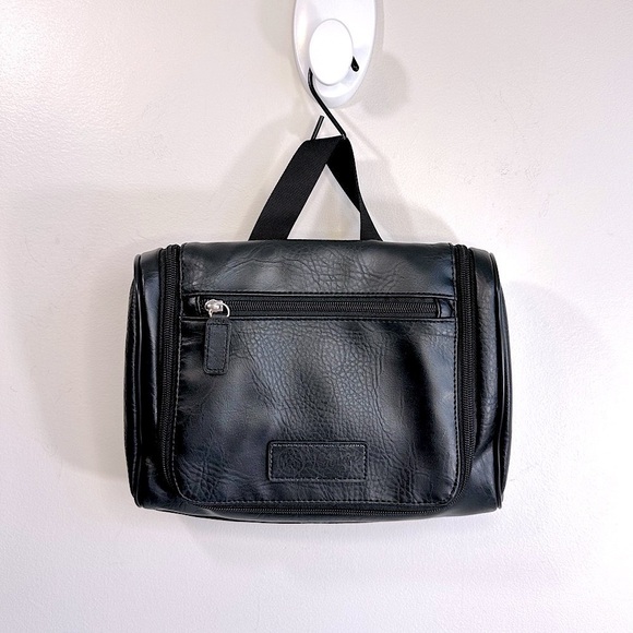 PENGUIN by Munsingwear Men’s Black Hanging Toiletry Travel Grooming Kit Case - Picture 1 of 14